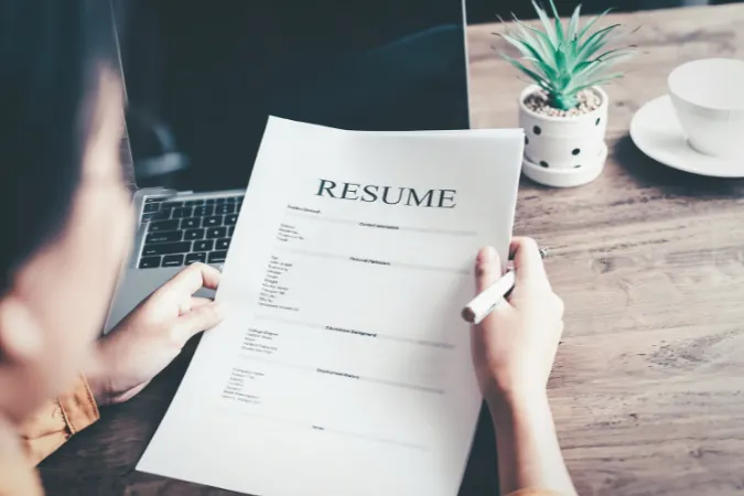 Cómo hacer un CV sin experiencia que SÍ funciona